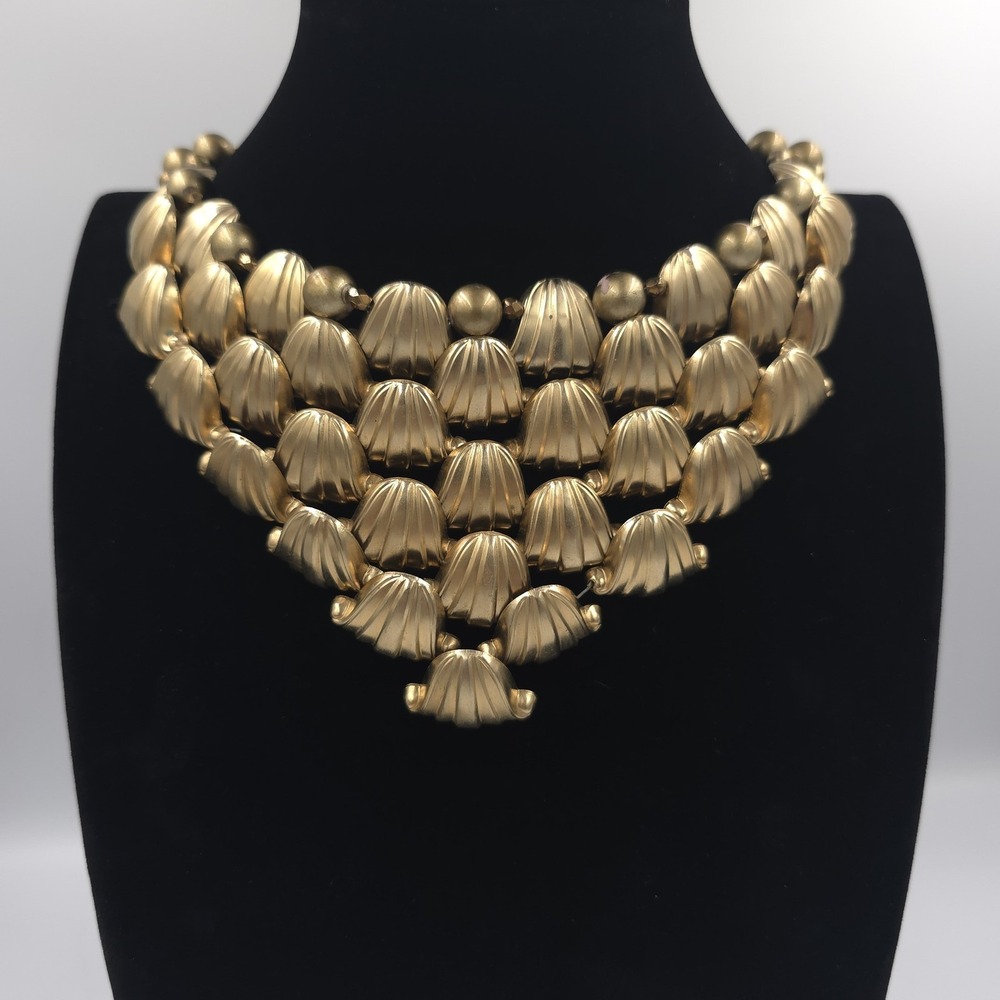 Vintage Necklace Gold Tone Scallop Shell Bib Collar Choker Statement Piece